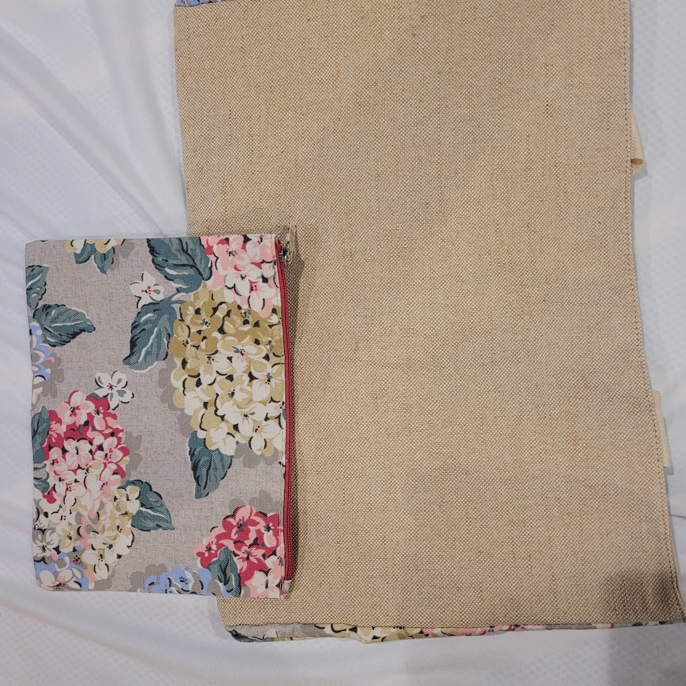 Sturdy canvas bag with matching cloth clutch